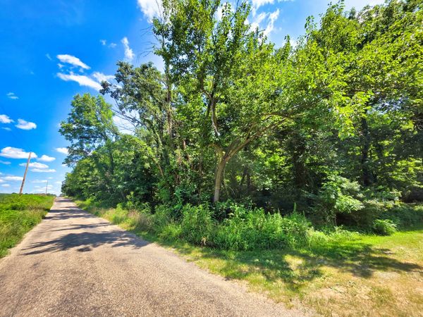 000 S Stanford Road , Flora, IL 62839