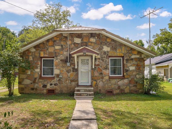 105 S Walnut Street , Crane, MO 65633