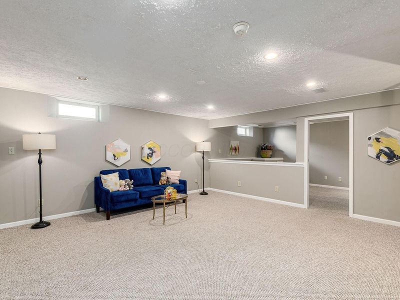 304 Meadow Ash Drive , Lewis Center, OH 43035 Photo 12