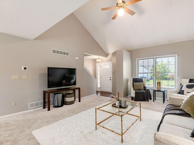 304 Meadow Ash Drive , Lewis Center, OH 43035 Photo 4
