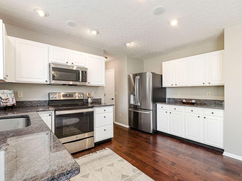 304 Meadow Ash Drive , Lewis Center, OH 43035 Photo 7