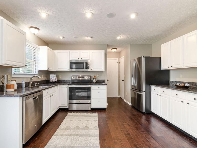 304 Meadow Ash Drive , Lewis Center, OH 43035 Photo 8
