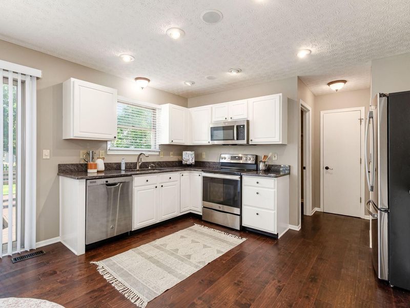 304 Meadow Ash Drive , Lewis Center, OH 43035 Photo 9