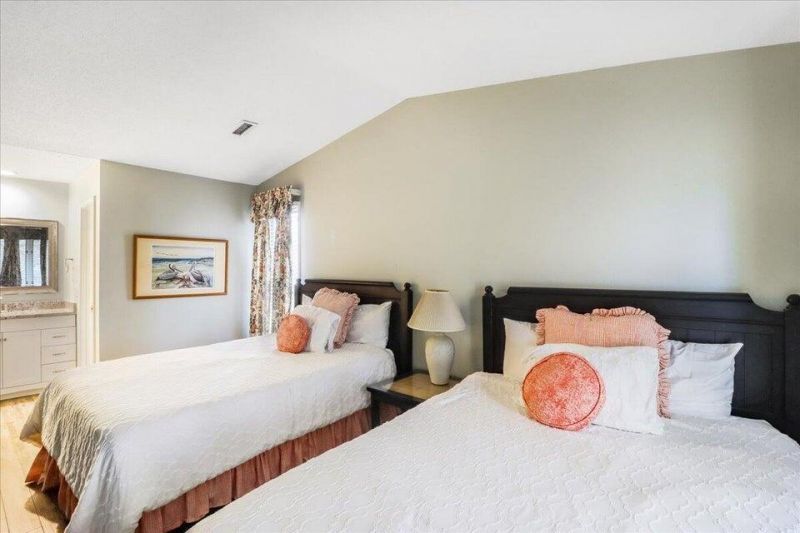 410 Yacht Harbor Court Photo 10
