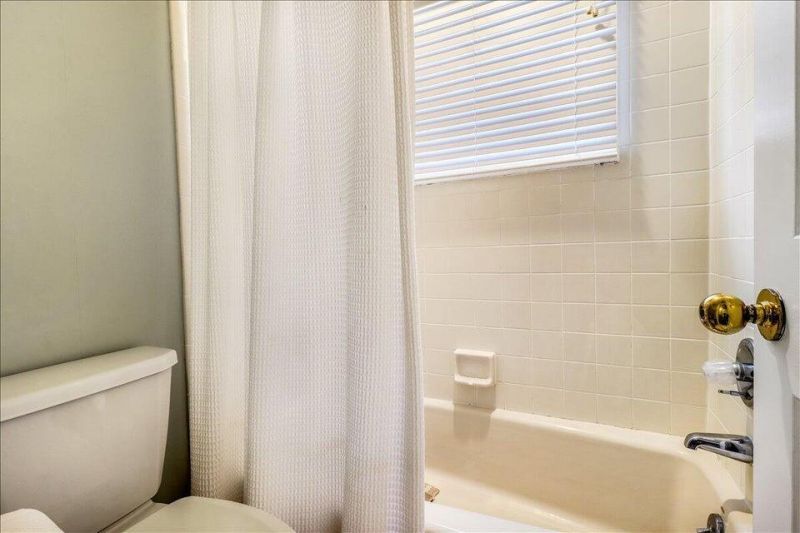 410 Yacht Harbor Court Photo 11