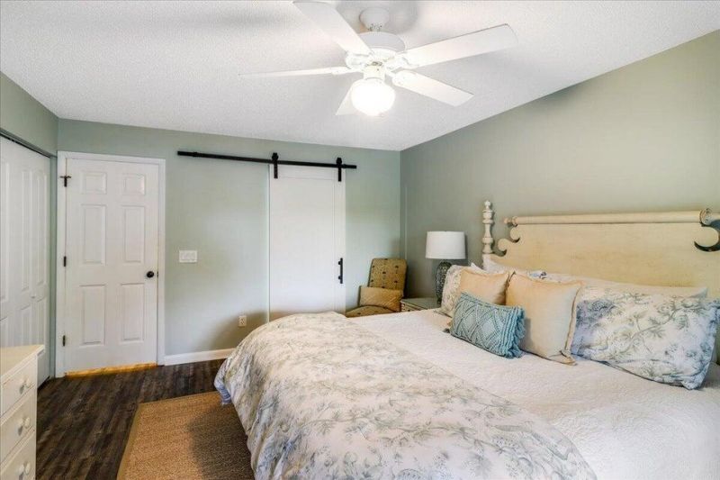 410 Yacht Harbor Court Photo 17