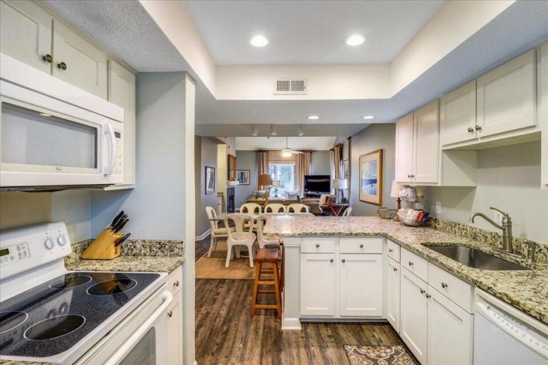 410 Yacht Harbor Court Photo 6