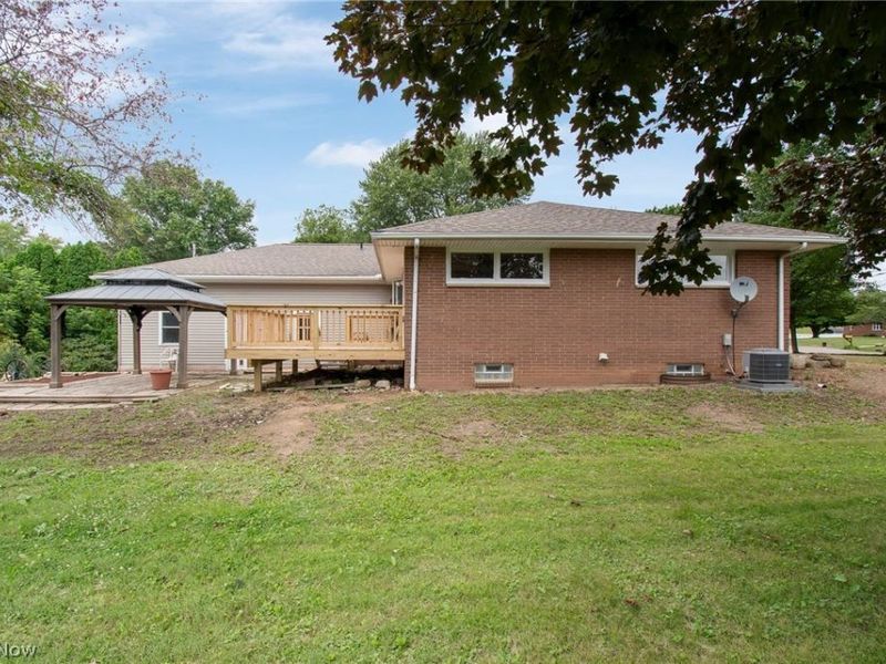 12685 Primrose Drive NE, Hartville, OH 44632 Photo 3