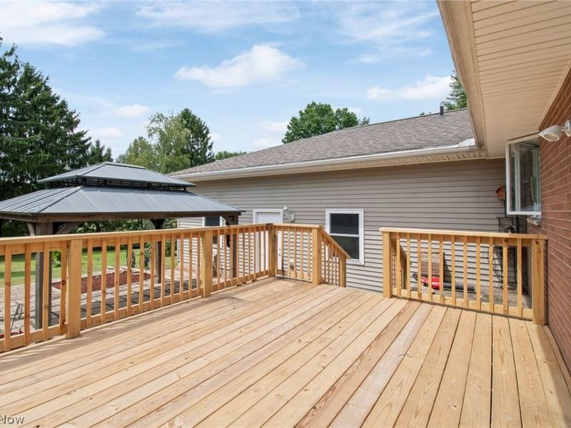 12685 Primrose Drive NE, Hartville, OH 44632 Photo 4