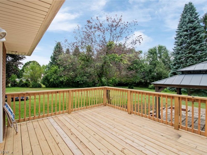 12685 Primrose Drive NE, Hartville, OH 44632 Photo 5