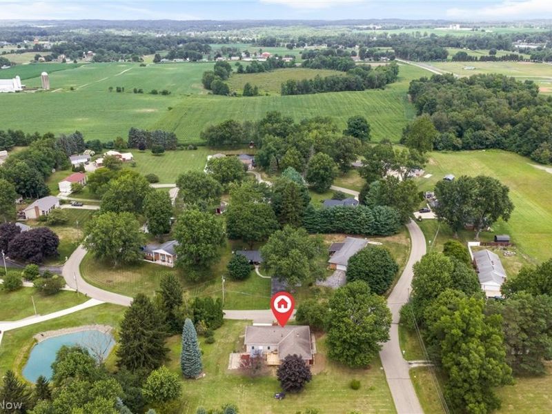 12685 Primrose Drive NE, Hartville, OH 44632 Photo 7
