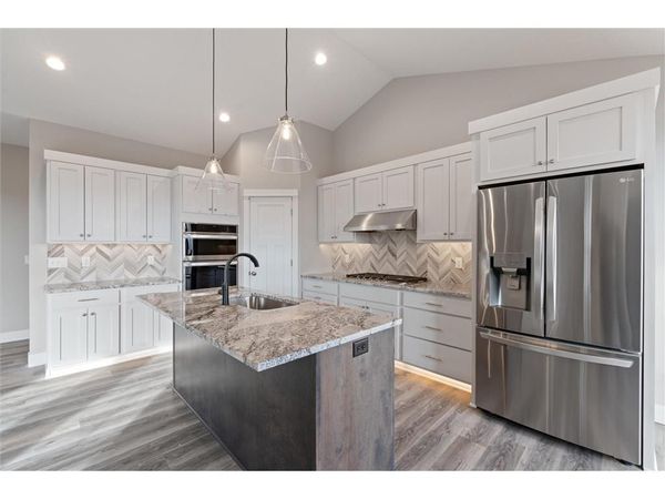 529 Chapman Hills Ct , Hudson, WI 54016