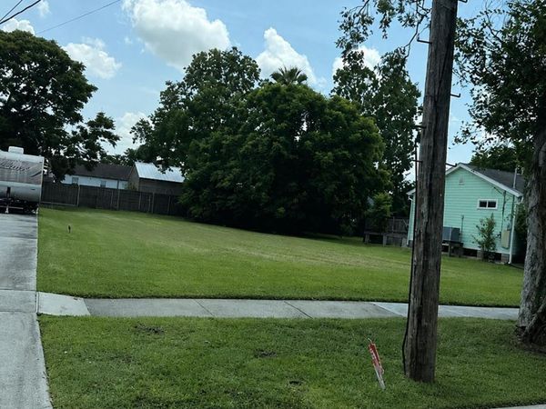 1444 Pressburg St, New Orleans, LA 70122