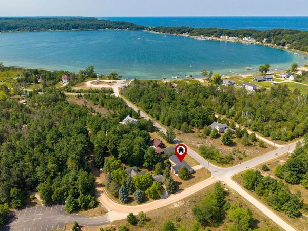 8807 Lake Park Drive, Onekama, MI 49675