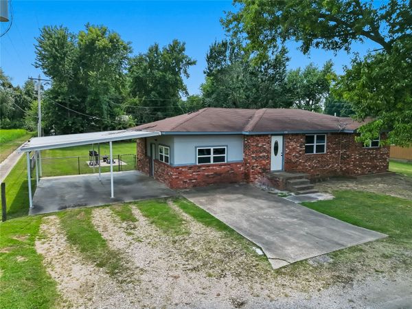 720 W Walnut Street , Stilwell, OK 74960