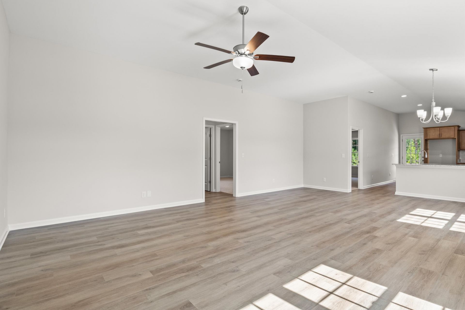 1050 Dogwood St.  Photo 4