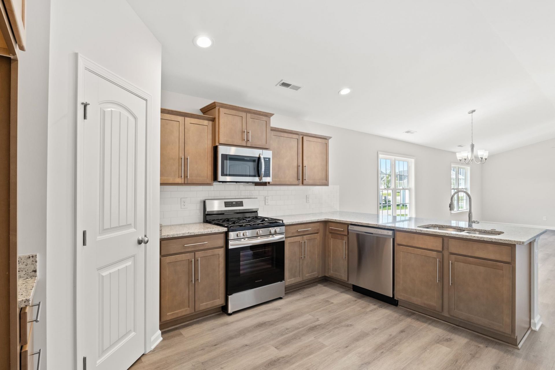 1050 Dogwood St.  Photo 6