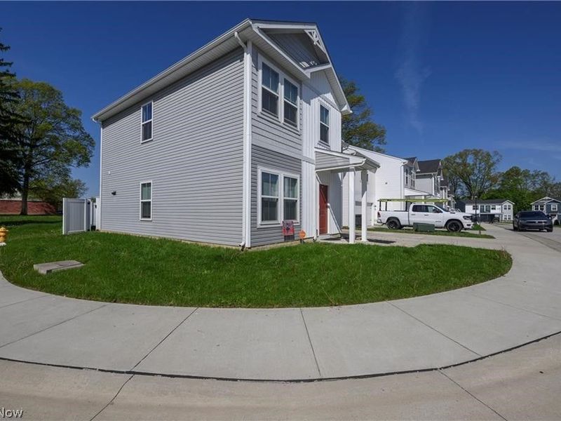 460 Auld Farm Circle , Akron, OH 44320 Photo 3