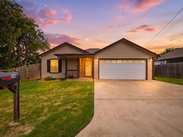 114 Wade Street, Whitesboro, TX 76273