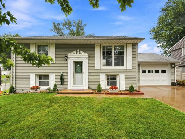 3027 Huxley Ln Lane SW, Cedar Rapids, IA 52404