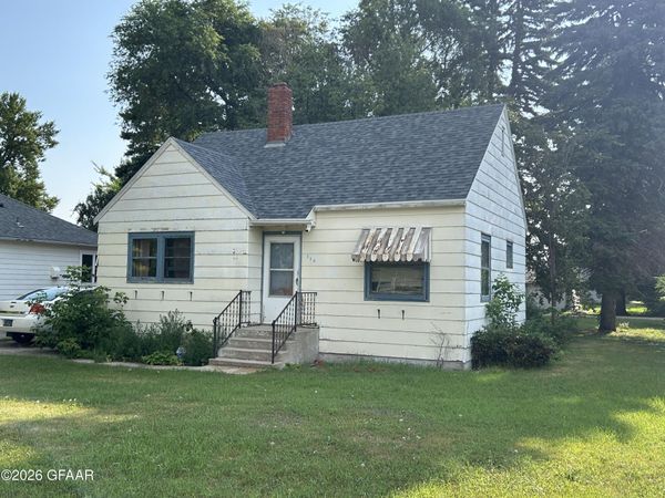 118 VETERANS Avenue S, Park River, ND 58270