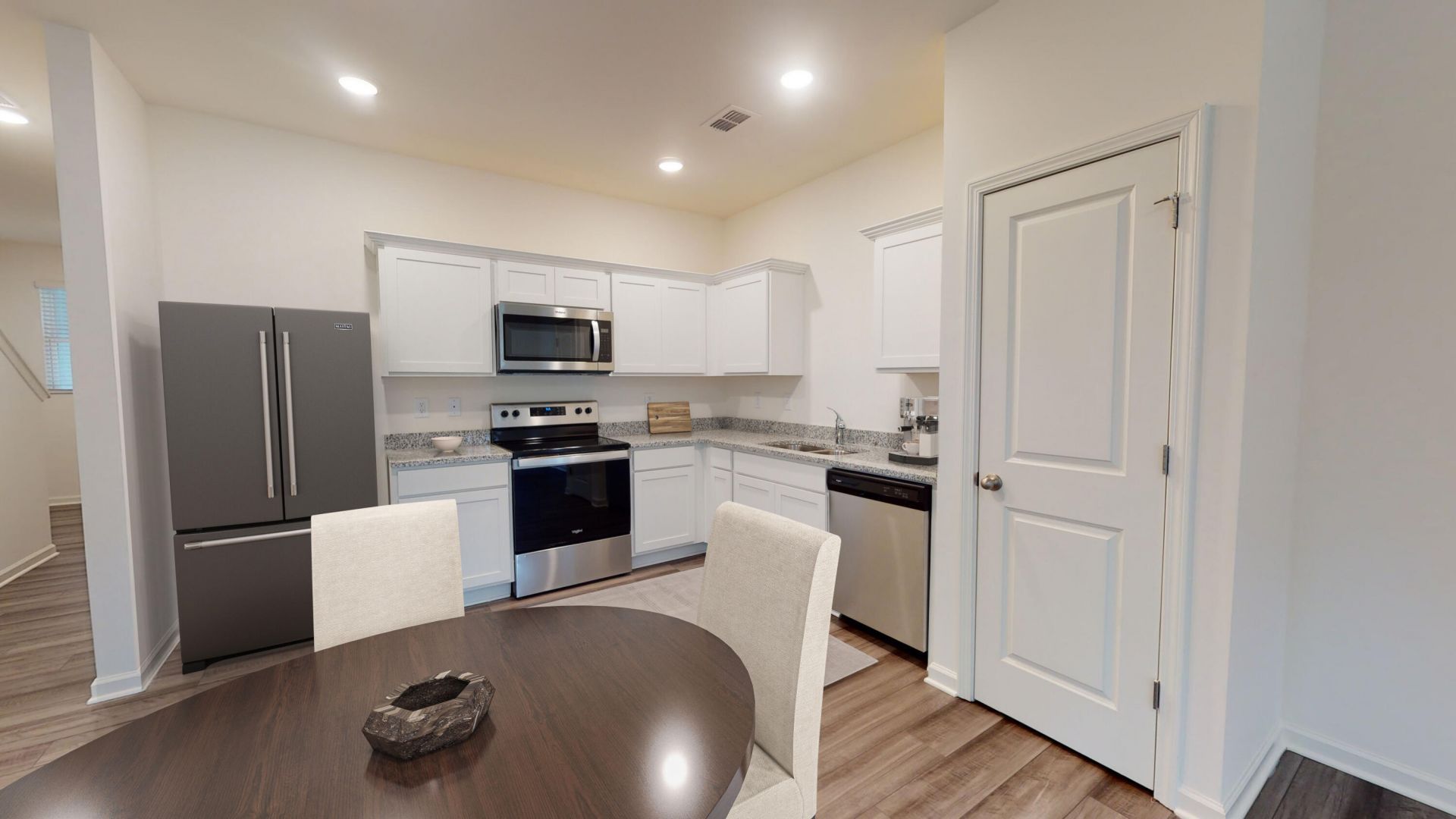 446 Colchester Court Photo 9