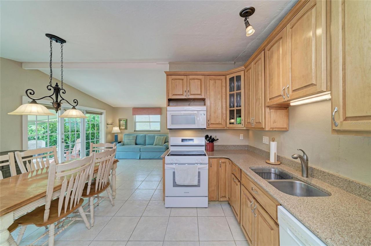 2711 Avenue C, Holmes Beach, FL 34217 Photo