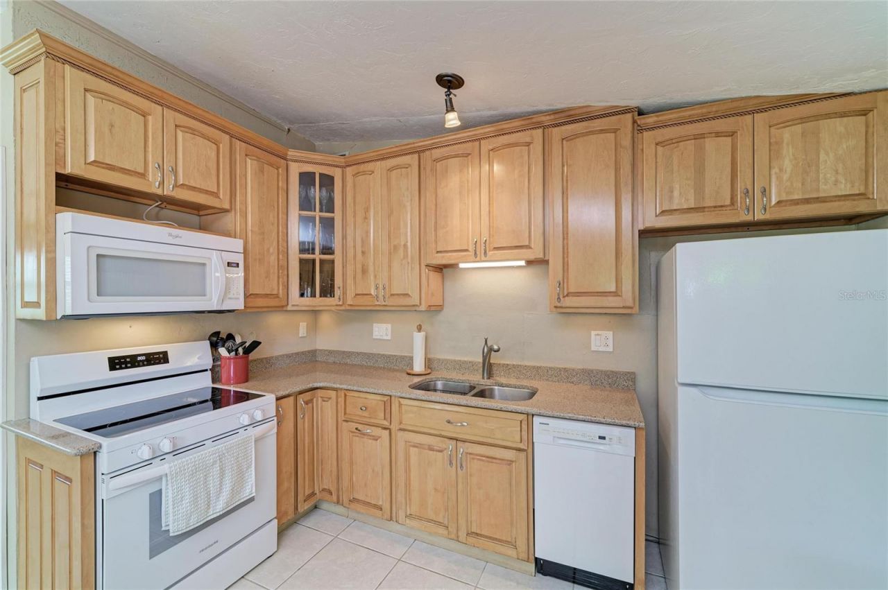 2711 Avenue C, Holmes Beach, FL 34217 Photo
