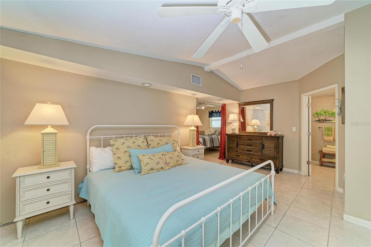 2711 Avenue C, Holmes Beach, FL 34217 Photo