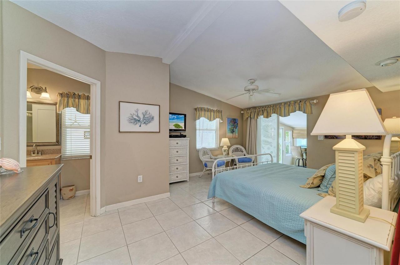 2711 Avenue C, Holmes Beach, FL 34217 Photo