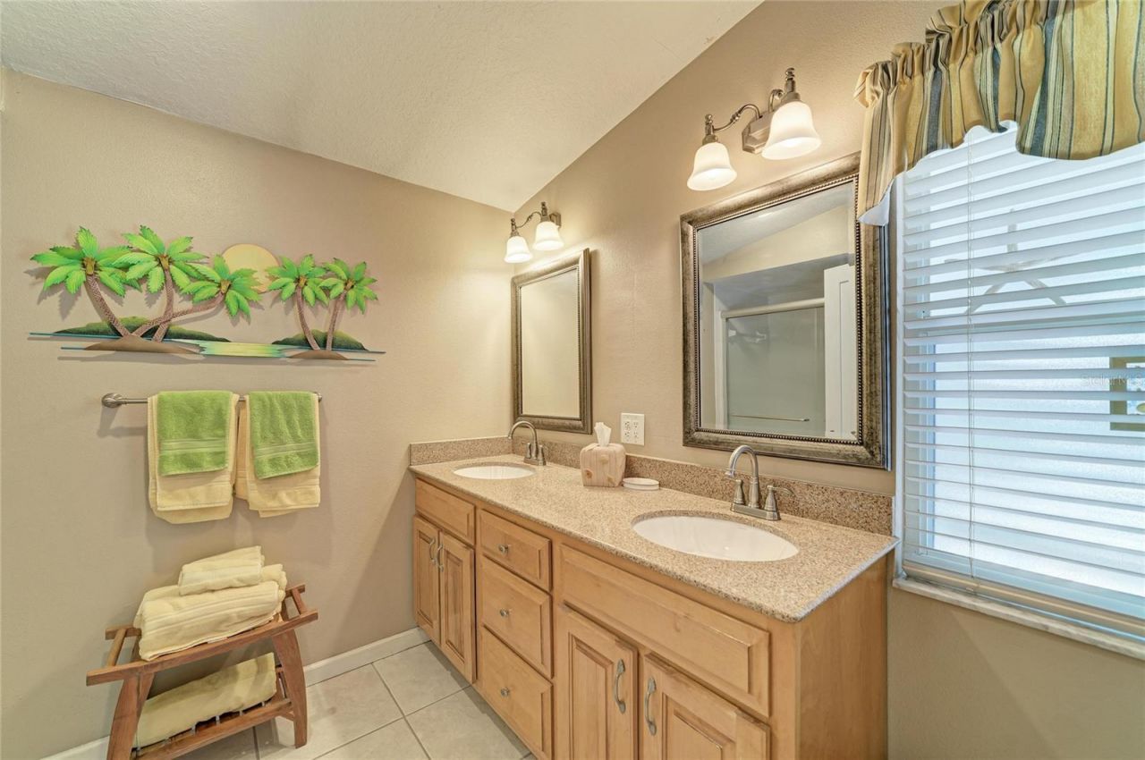 2711 Avenue C, Holmes Beach, FL 34217 Photo