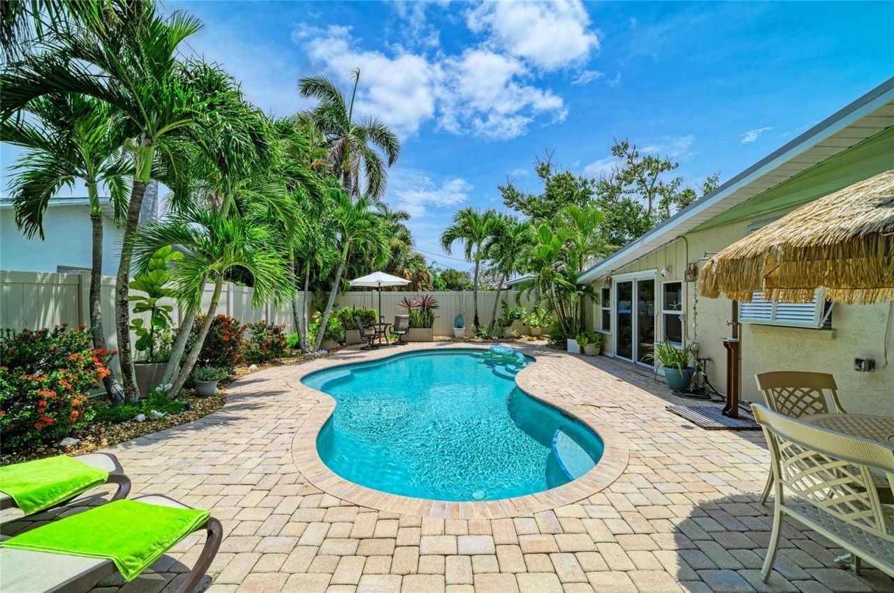 2711 Avenue C, Holmes Beach, FL 34217 Photo