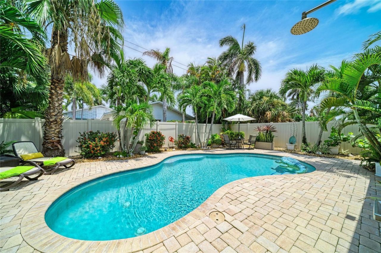 2711 Avenue C, Holmes Beach, FL 34217 Photo