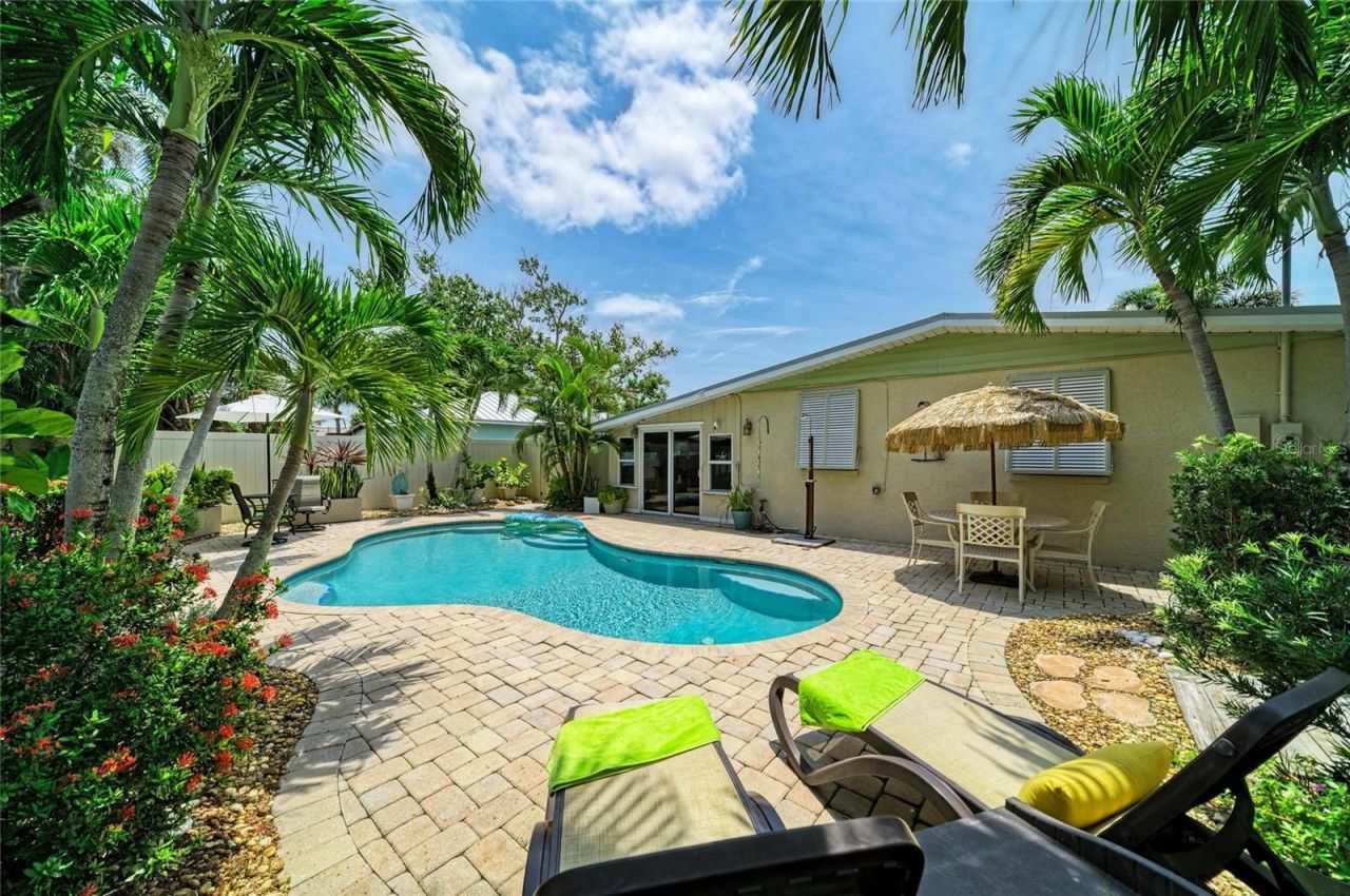 2711 Avenue C, Holmes Beach, FL 34217 Photo