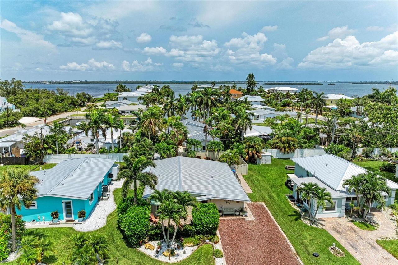 2711 Avenue C, Holmes Beach, FL 34217 Photo