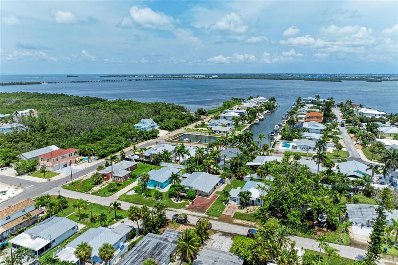 2711 Avenue C, Holmes Beach, FL 34217 Photo