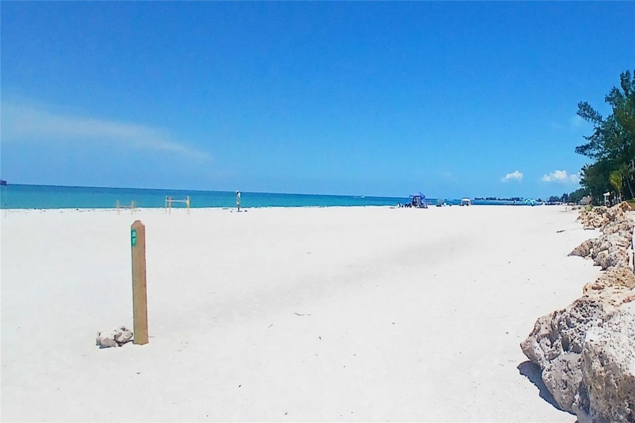 2711 Avenue C, Holmes Beach, FL 34217 Photo
