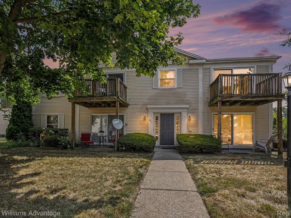 841 Bloomfield Village Boulevard, Unit D, Auburn Hills, Mi 48326
