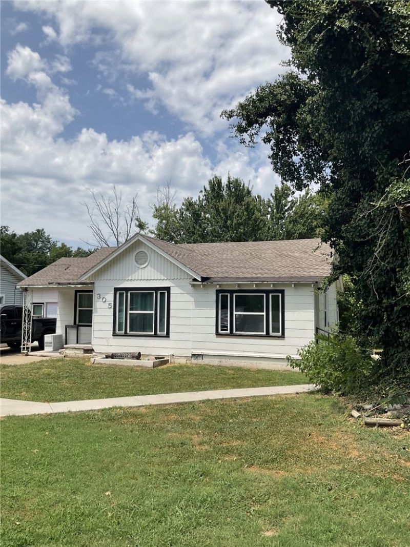 305 E Franklin Street  Siloam Springs, AR 72761
