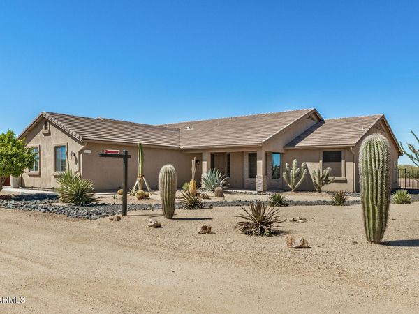 39730 N NEW RIVER Road, Phoenix, AZ 85086