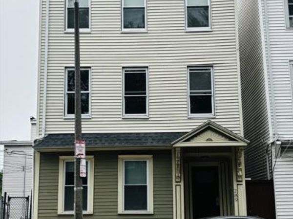 289 Chelsea St, Unit 1, Boston, MA 02128