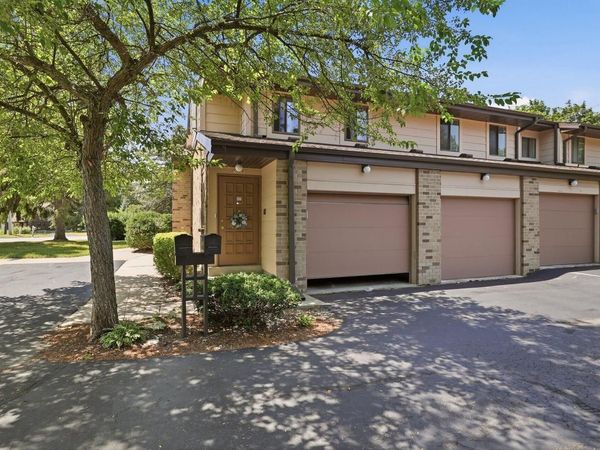 405 Cheviot Chase, Unit 1, Waukesha, WI 53186