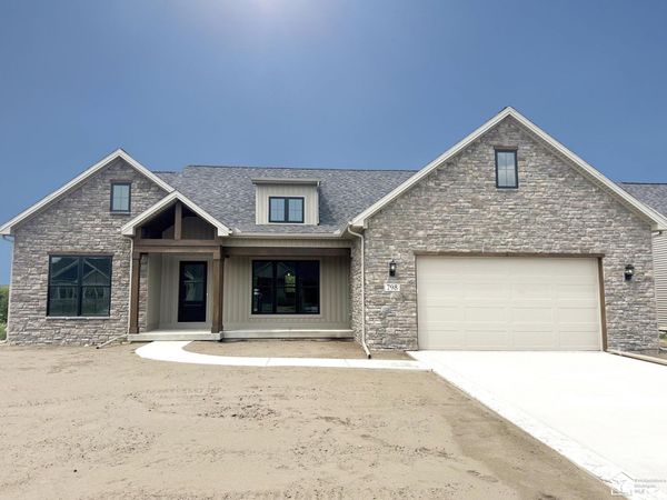 798 E Sweet Briar Lane, Monroe, MI 48161