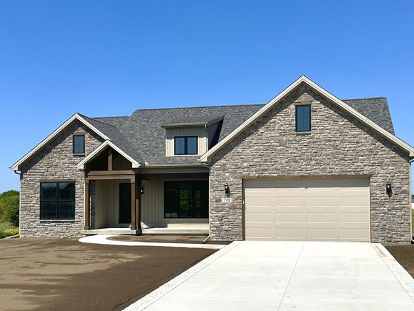 798 E Sweet Briar Lane, Monroe, MI 48161