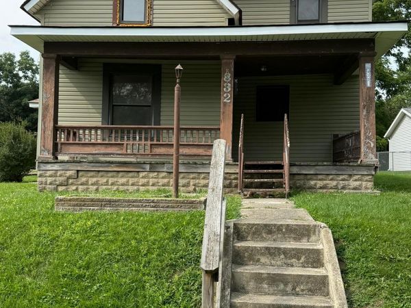 832 W 4th Street , Marysville, OH 43040