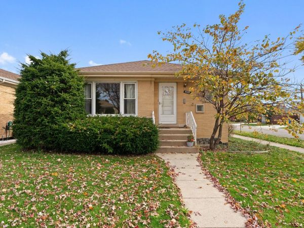 5001 N Neenah Avenue , Chicago, IL 60656