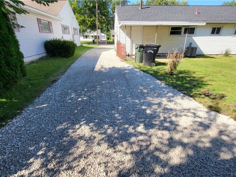 940 Oakwood Drive, Elyria, OH 44035 Photo 14