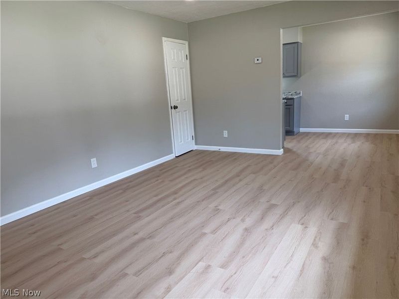 940 Oakwood Drive, Elyria, OH 44035 Photo 5