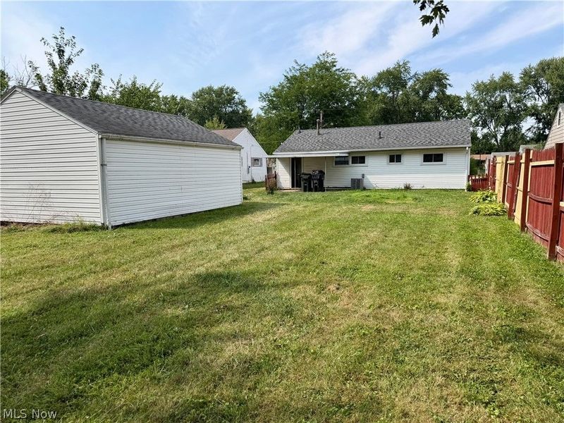 940 Oakwood Drive, Elyria, OH 44035 Photo 8