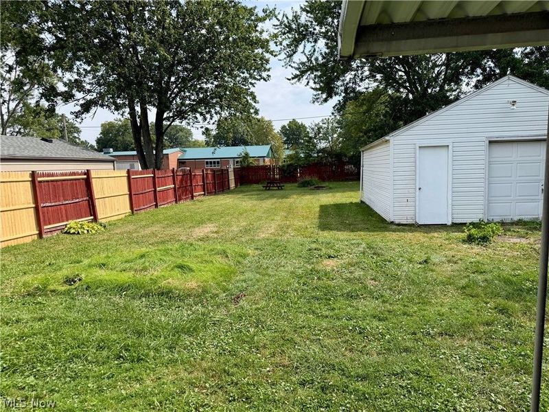 940 Oakwood Drive, Elyria, OH 44035 Photo 9